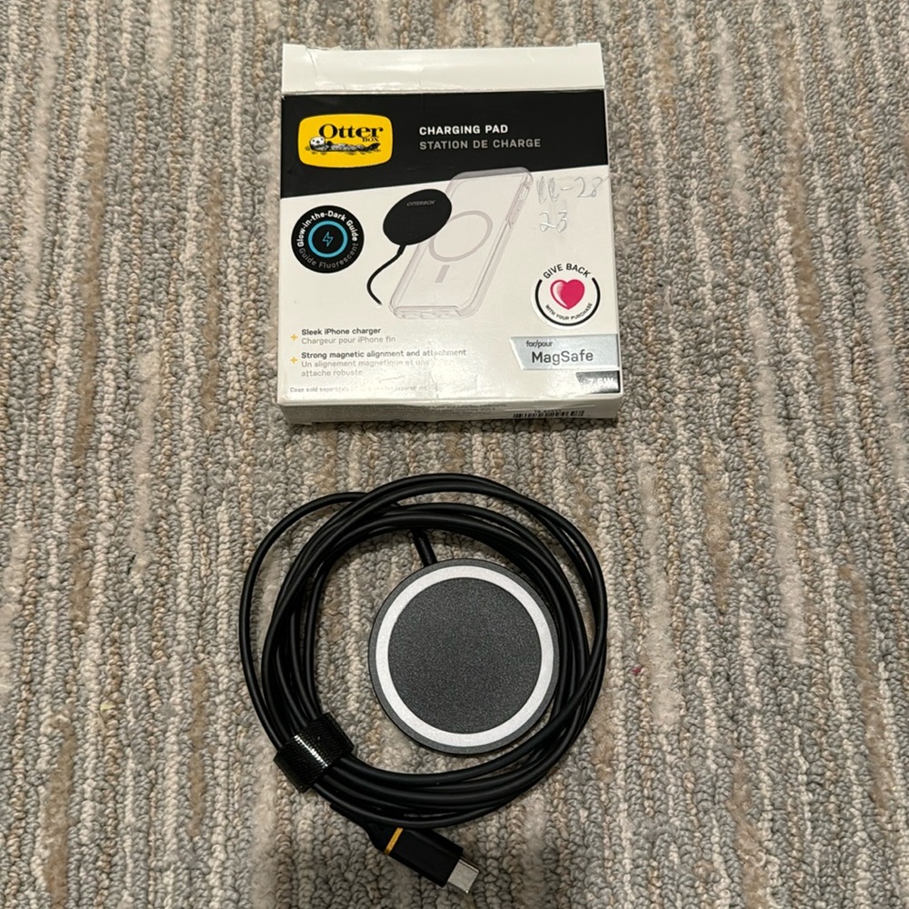 New in the box Otterbox charging pad